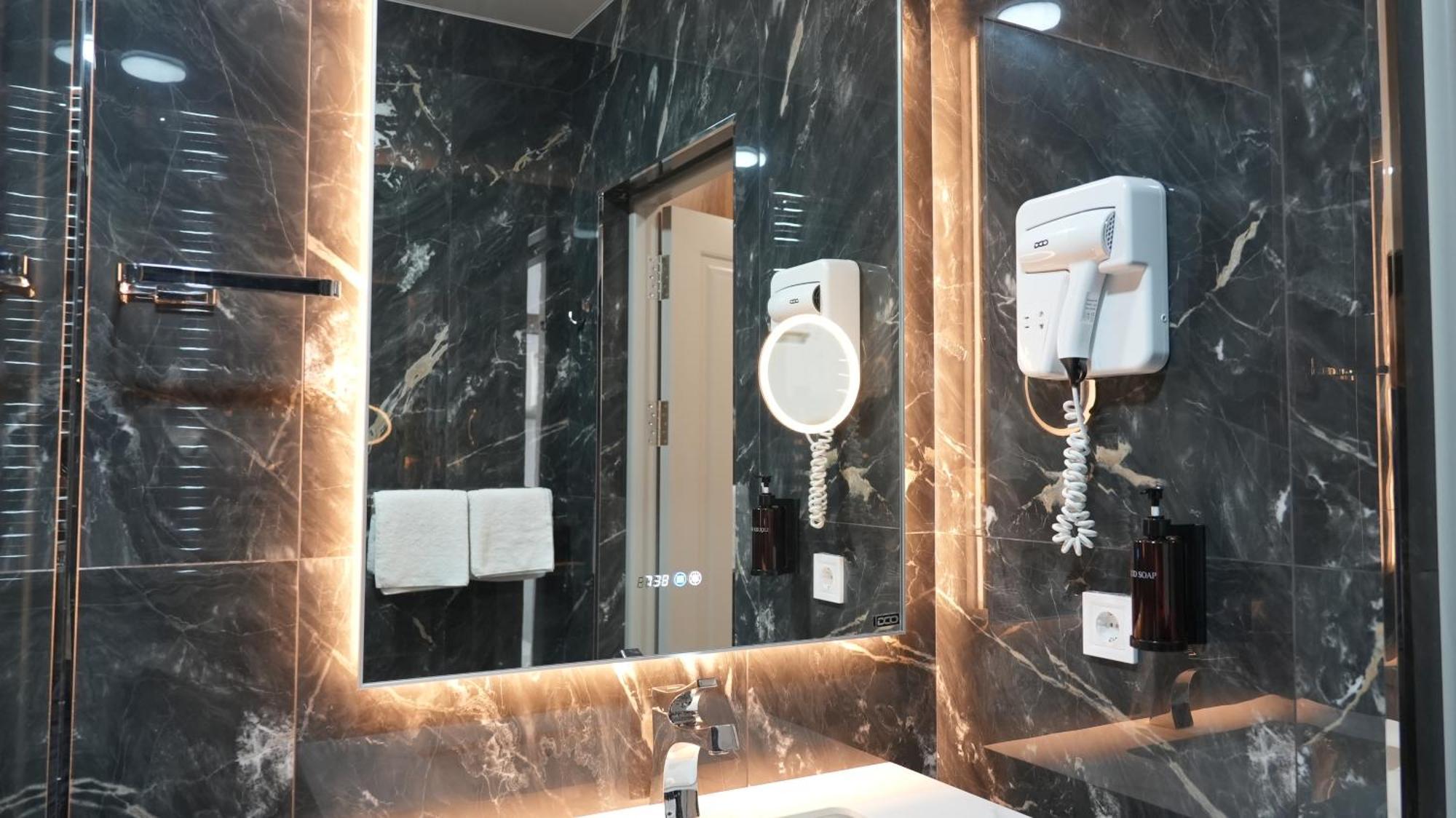 Avant Express Hotel Pool&Spa Tashkent Luaran gambar