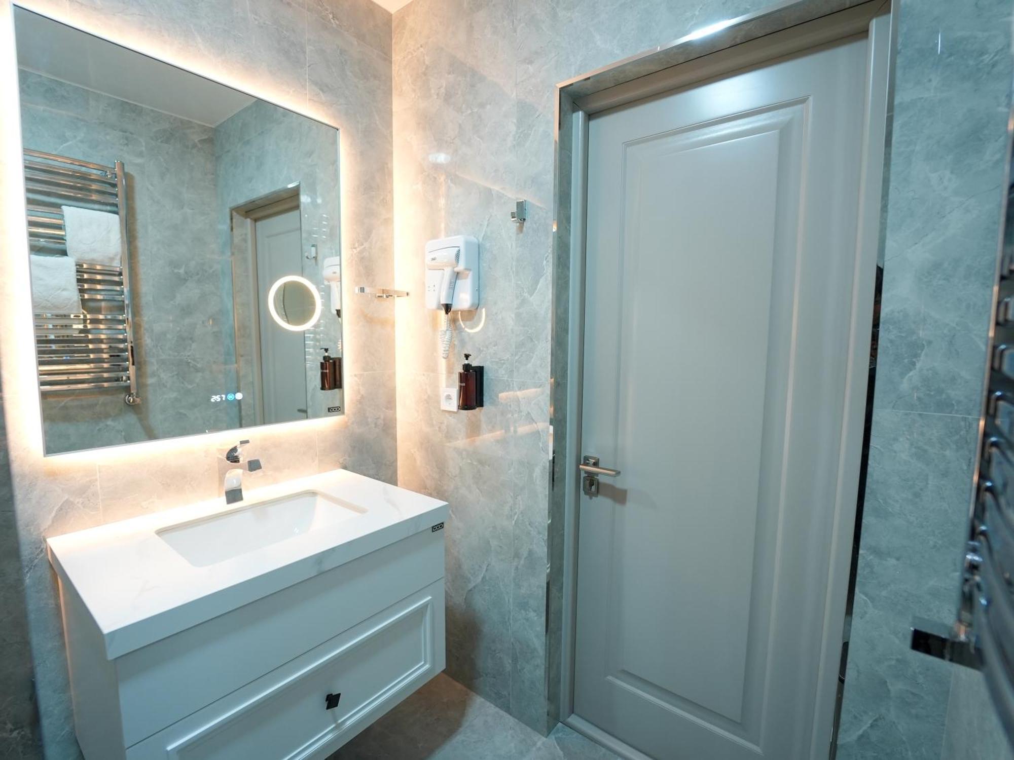 Avant Express Hotel Pool&Spa Tashkent Luaran gambar